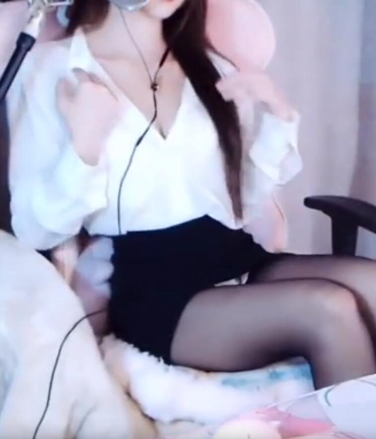 私人订制_小小奶瓶_制服诱惑黑丝小性感asmr