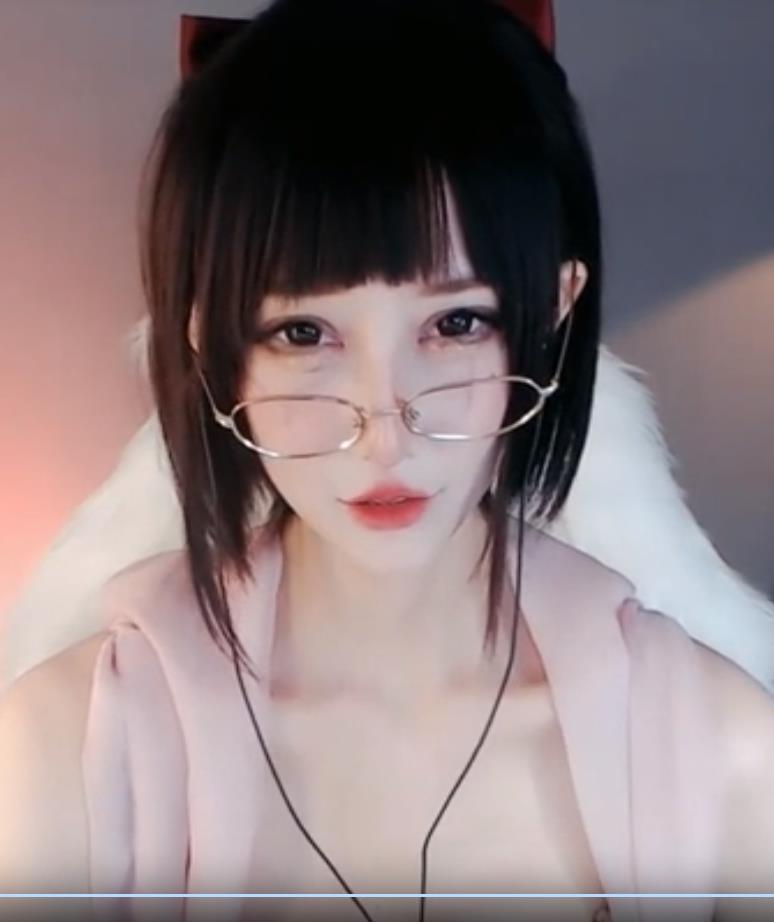 ASMR 放松的触发器音和头部按摩张爱玲Aily