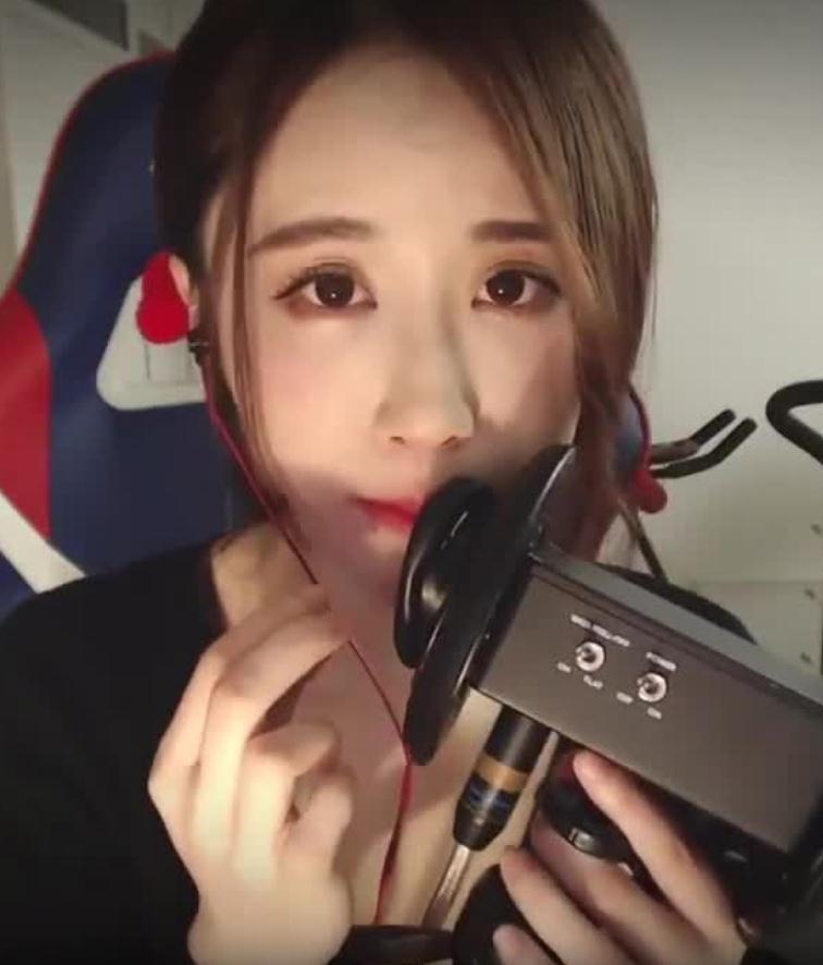 轩子巨2兔：ASMR 助眠 音疗 吃东西