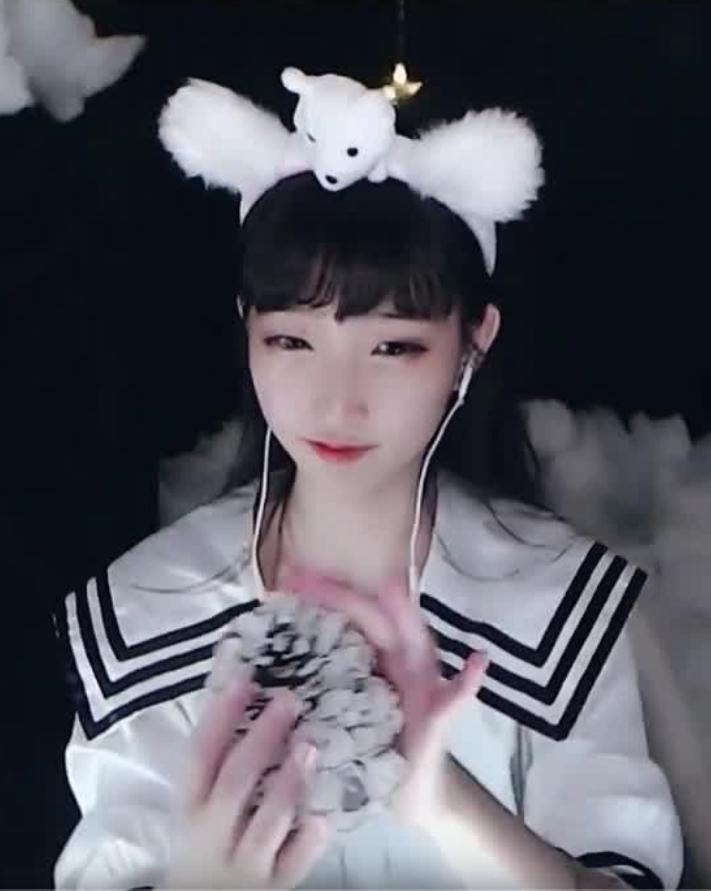 迷唇啊【ASMR】真人背部按摩-重复触发词 和面部抚摸