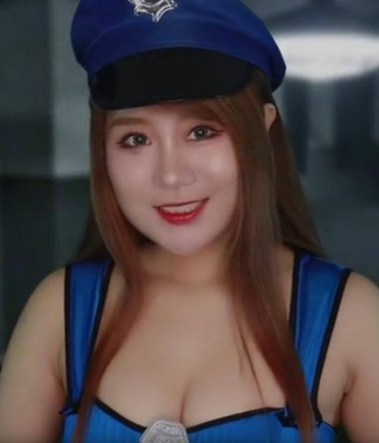 ASMR女警讯问你角色扮演