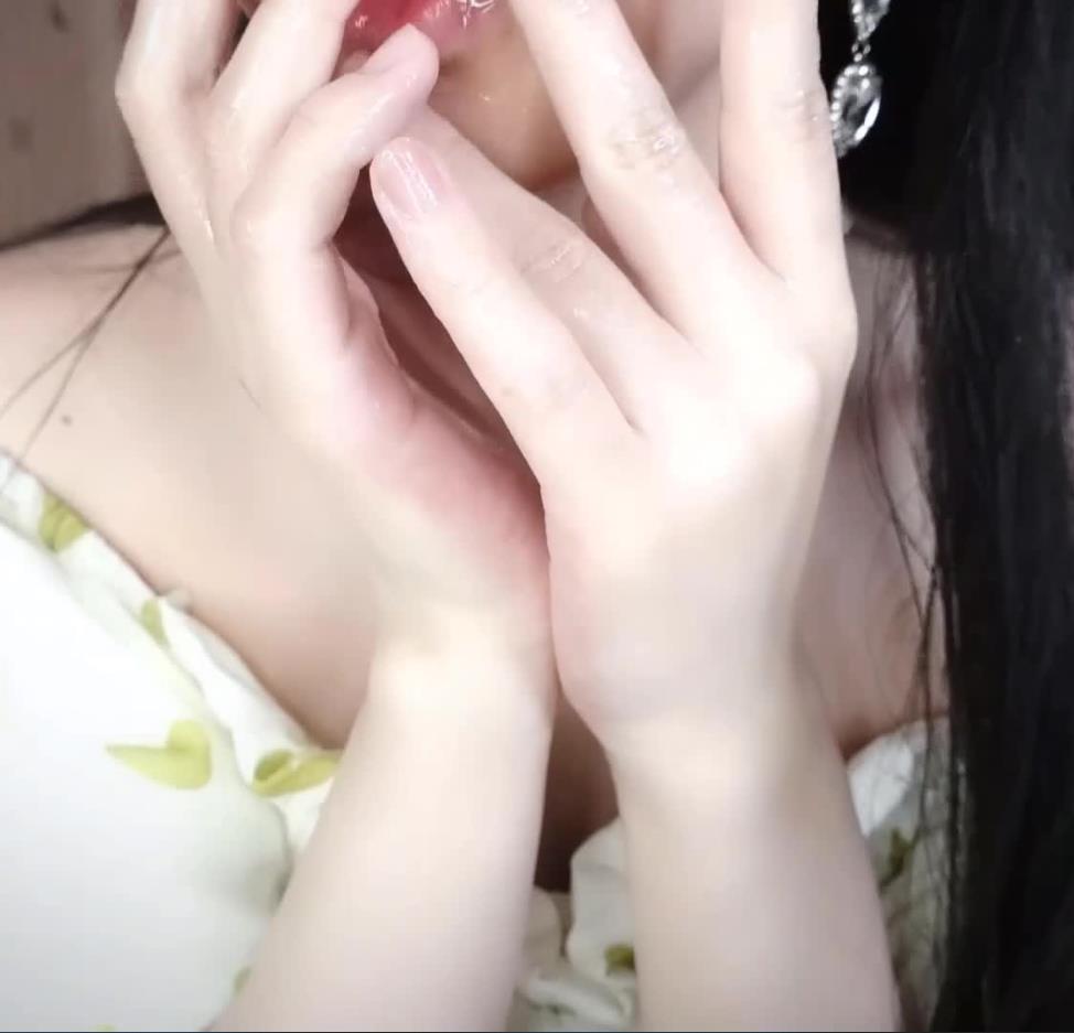 小羊喵舰长asmr福利 芦荟胶揉搓和吃手手拉丝