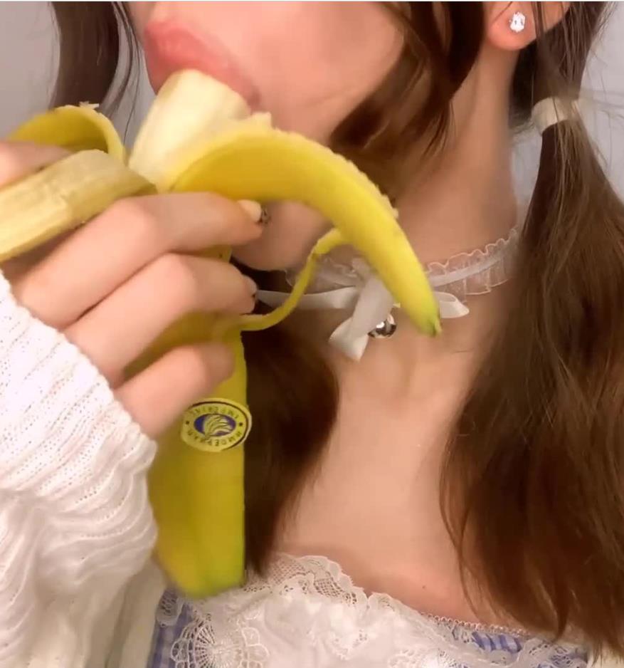 soly onlyfans asmr吃香蕉