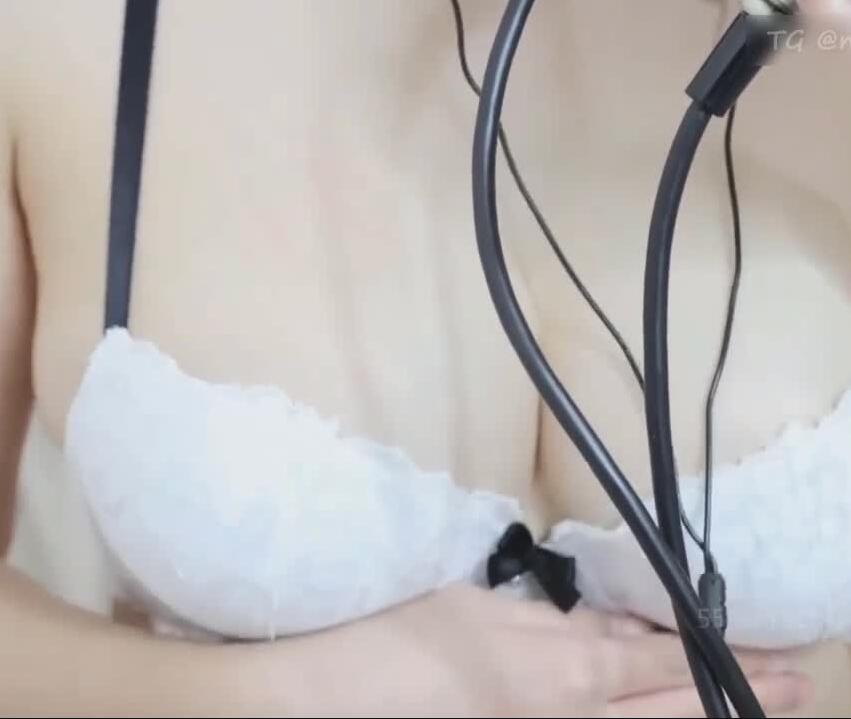 千岁堇ASMR 下着姿顔出し耳舐め動画　12_18