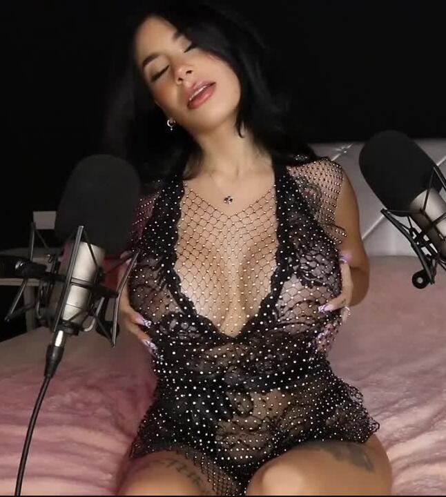 Ellie Alien ASMR Tits See Through – 28 December 2022 – Sexy Scratching