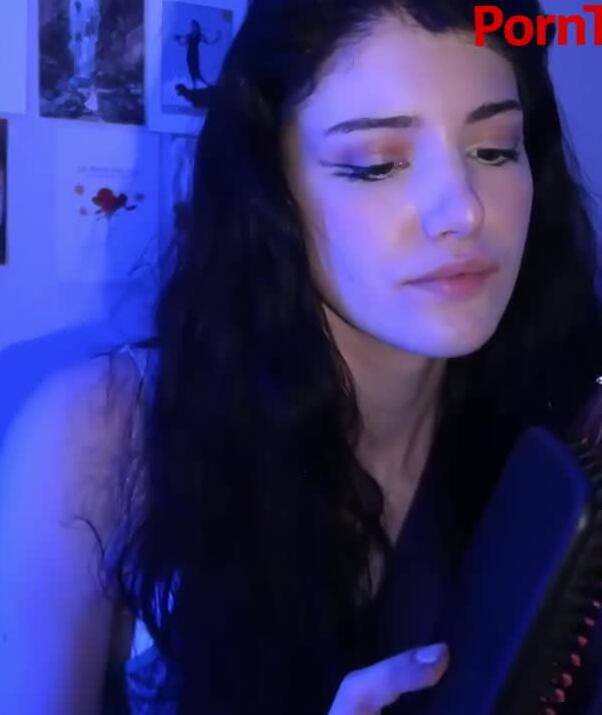 Jinx ASMR 梳头和头皮触发