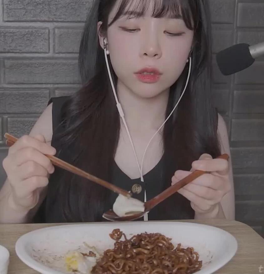 yeonchu会员ASMR福利吃面