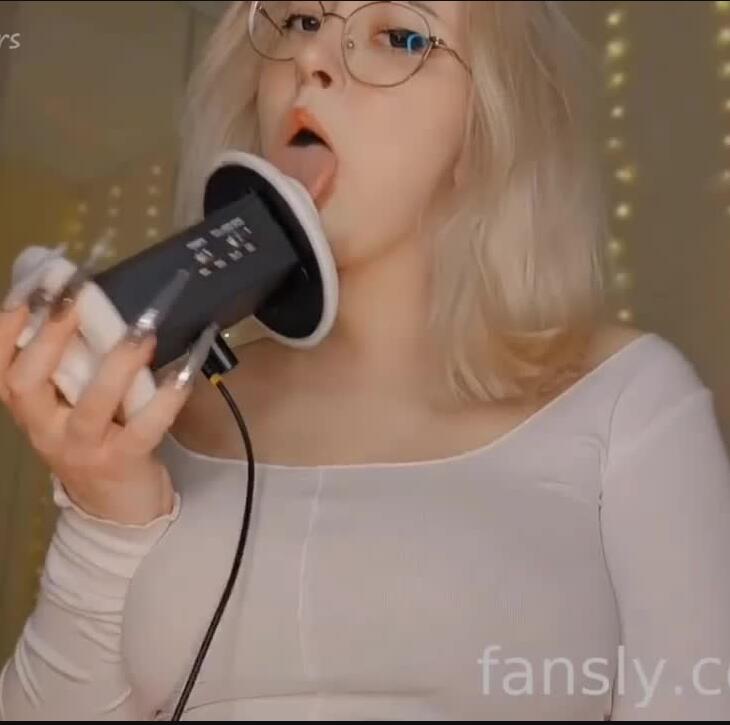 Lyrica fansly最新ASMR福利 眼镜妹妹舔耳