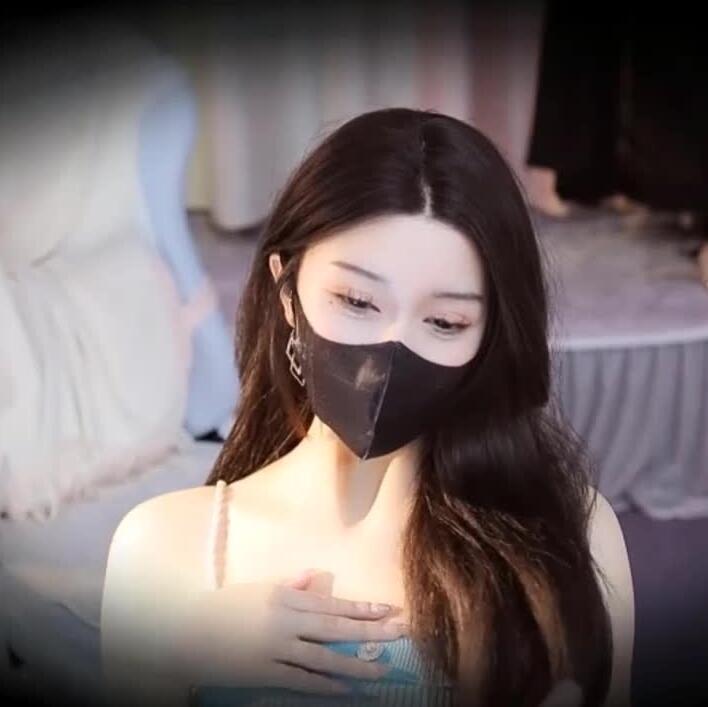 清清睡不醒火箭福利ASMR 蹲着帮宝贝…..