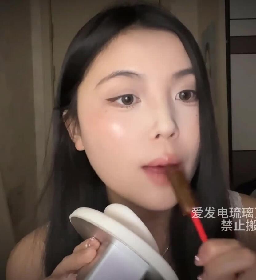 琉璃瓦 爱发电 最新ASMR舔耳哨子糖甜食5V
