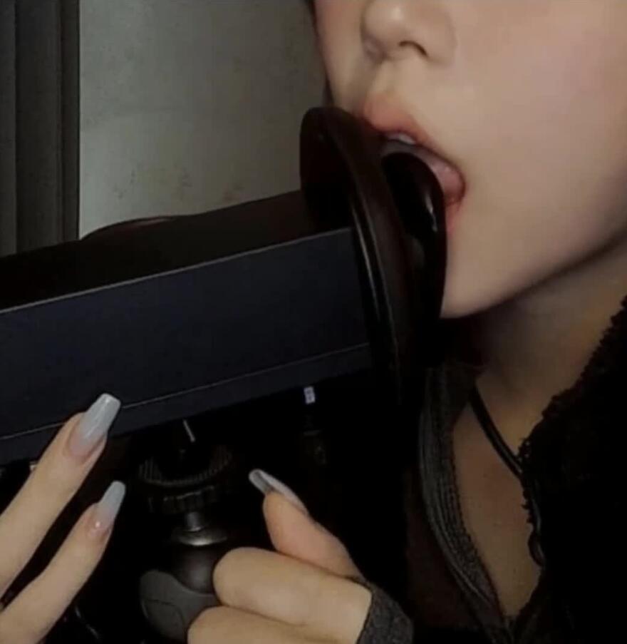 DB次吗 爱发电 ASMR福利舔屏和眼睛近景5V