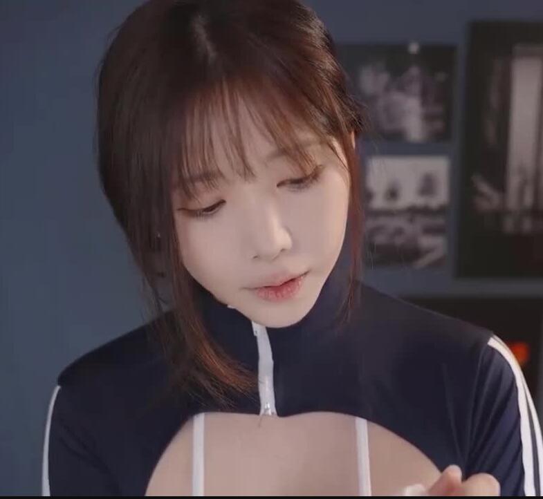 Yoonying ASMR拜访和清洁照顾我的儿时朋友和女性朋友