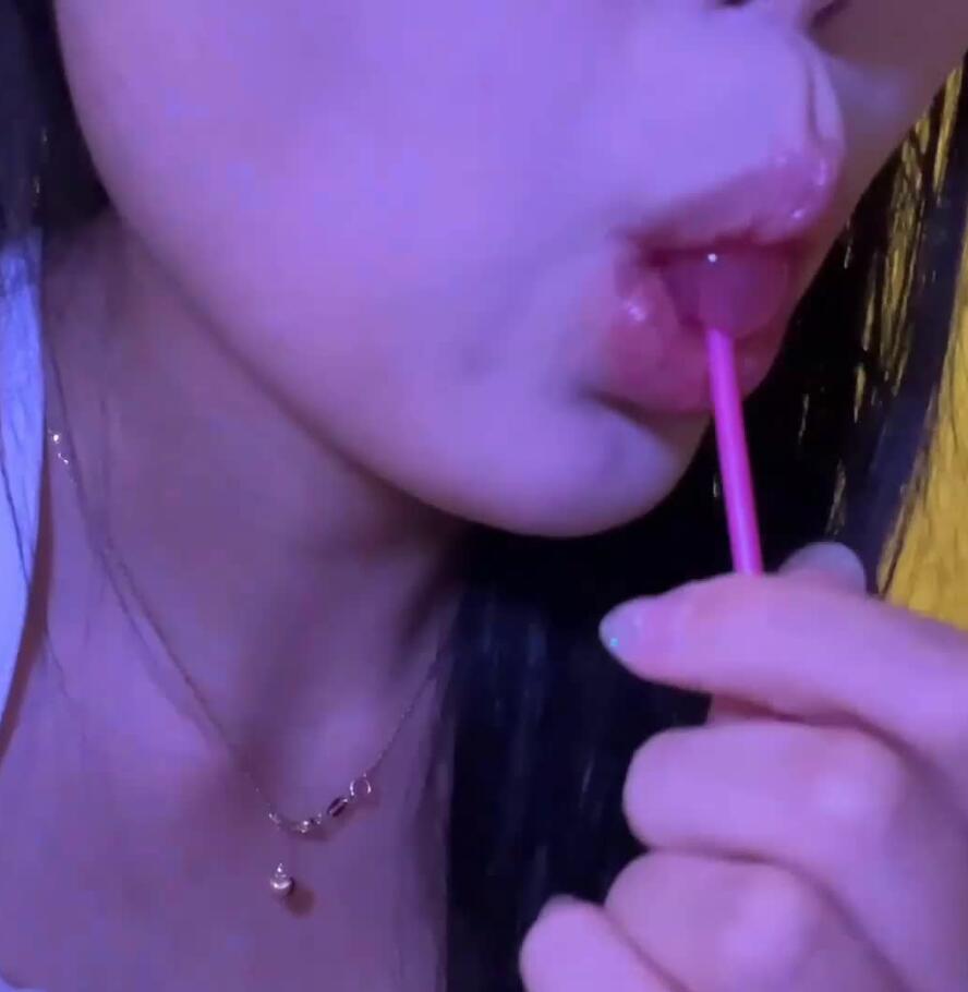 琉璃瓦 爱发电最最新ASMR福利吃棒棒糖和乳液和舔屏三部
