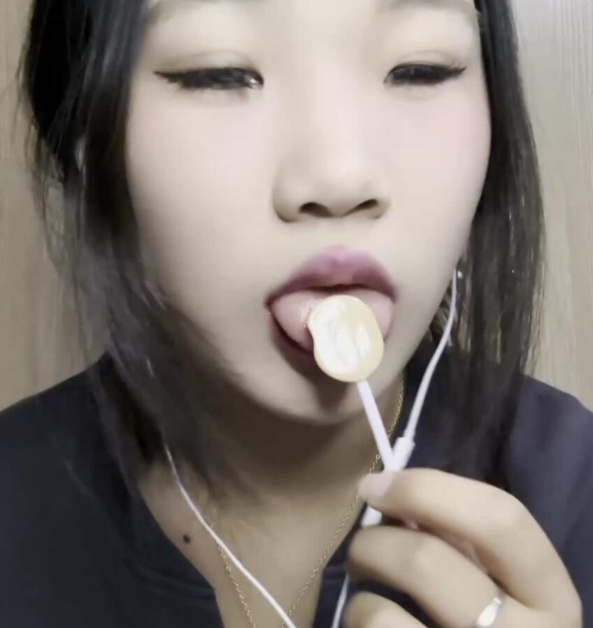 楠楠nn是个胆小鬼 爱发电 ASMR福利 舔吃棒糖