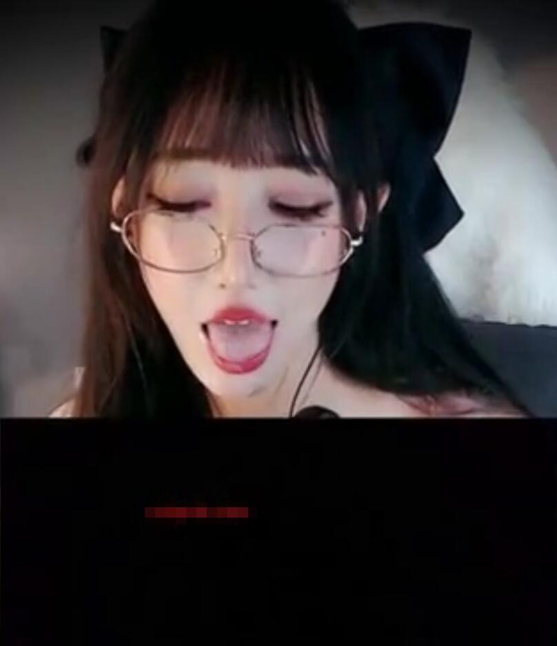 张爱玲 最新福利吞舔 小视频