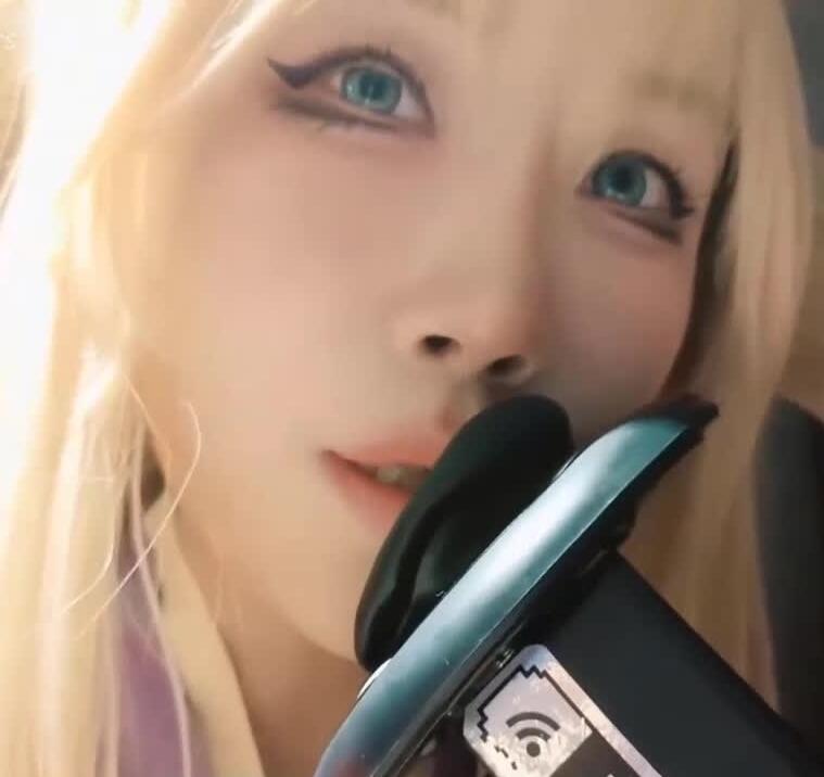 AKI秋水ASMR 涂山红红怼脸助眠~孔雀鱼prpr和轻语环绕