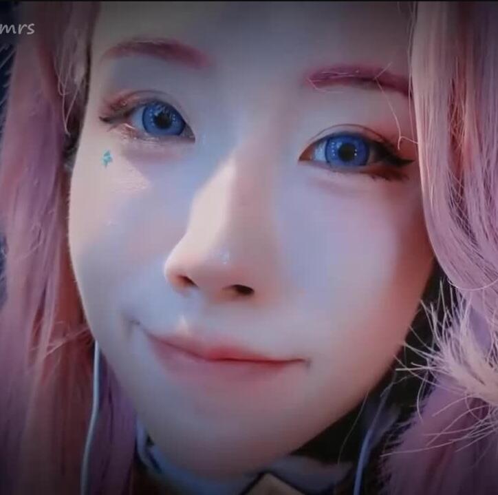 【秋水ASMR】萨勒芬妮怼脸助眠啵啵~孔雀鱼_采耳_超近
