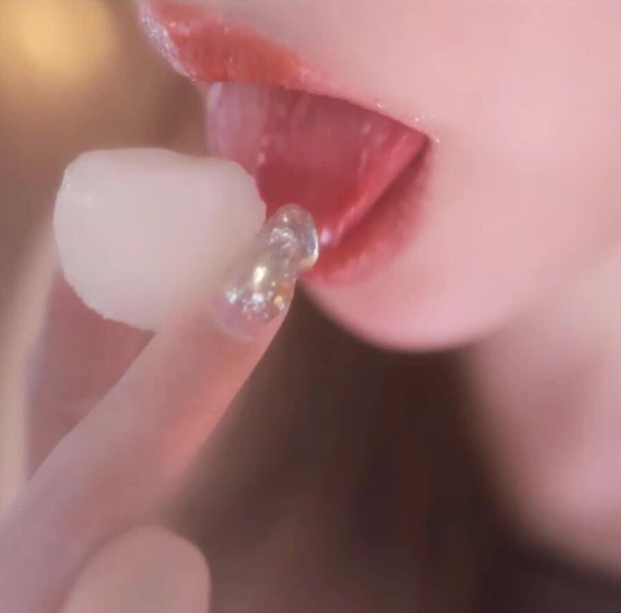 小一熟了 ASMR 舔糖