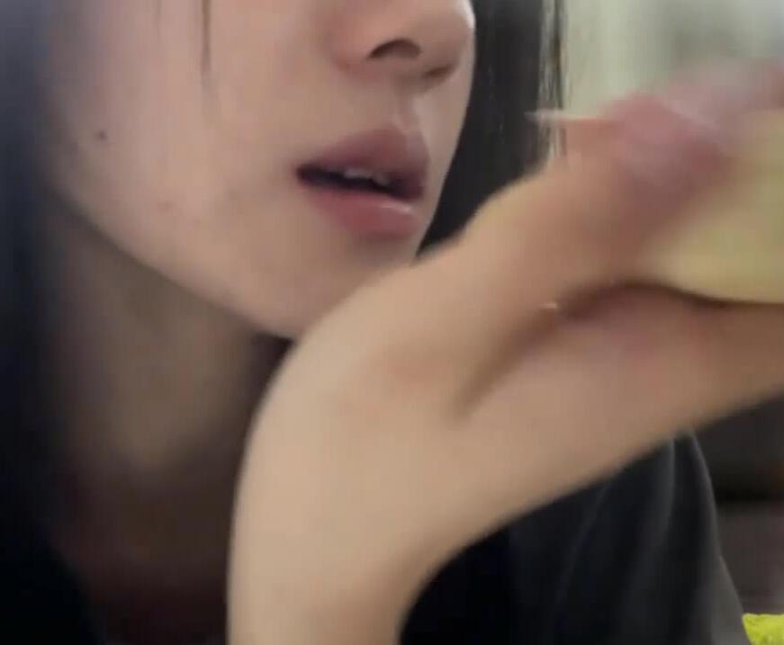 loveiurrui ASMR福利 吞吃香蕉