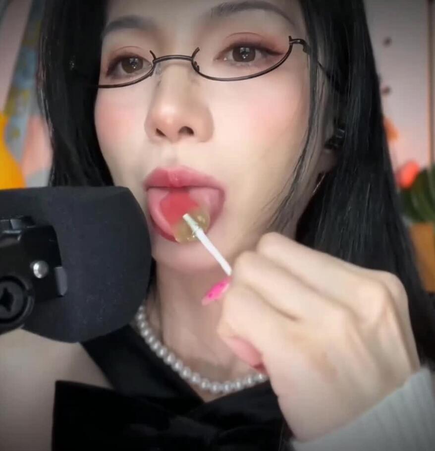 晚安yoyo ASMR福利 吃糖