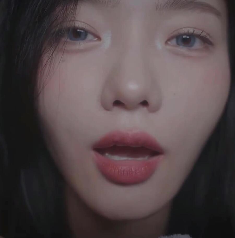 Nareun ASMR 手指舔哄睡