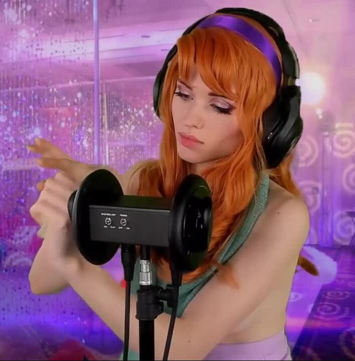 Amouranth Patreon Asmr 金发美女舔耳搓手