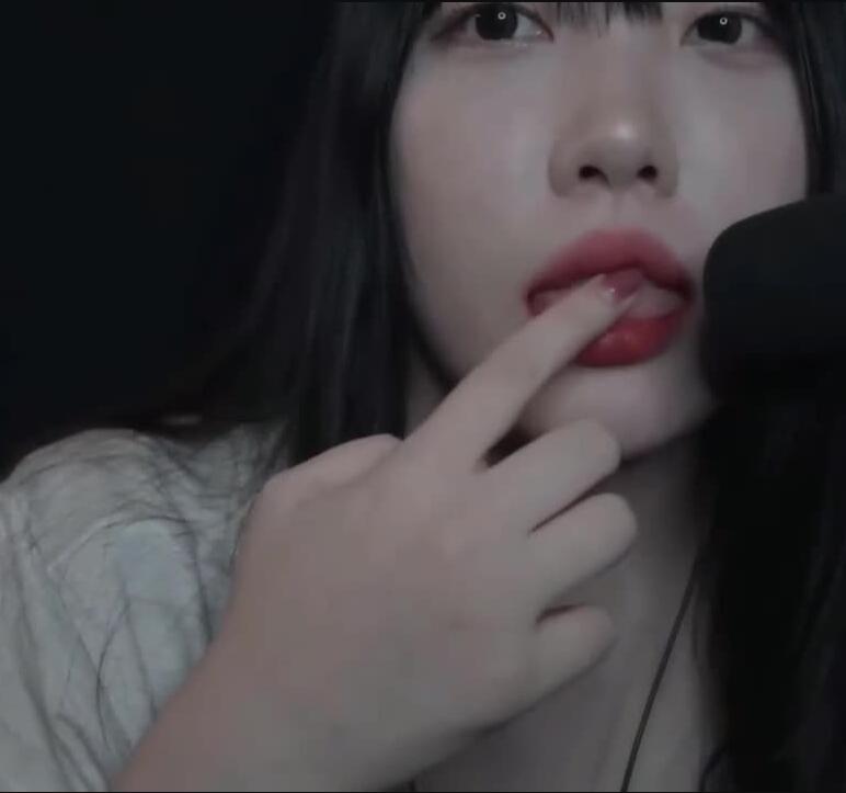 DOOBOO 最新ASMR福利 舔手哄睡