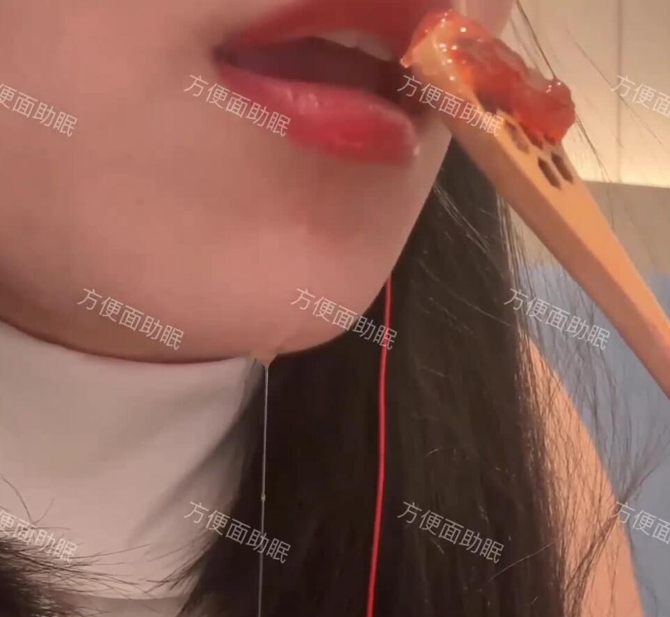方便面助眠 最新ASMR福利 吃糖口水