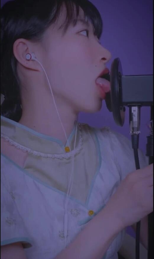 SARA 付费ASMR福利 视频电话舔耳2V