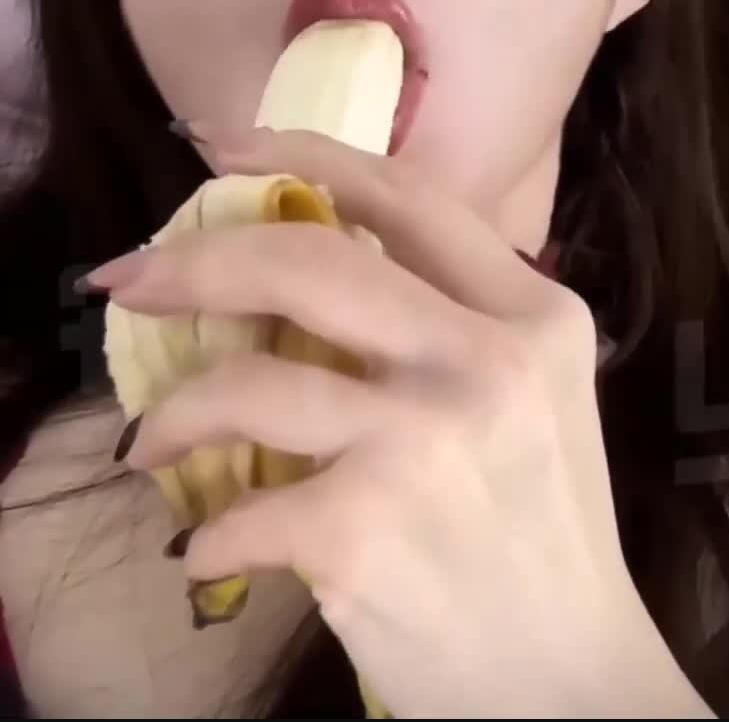 晚安yoyo 躺着吃banana