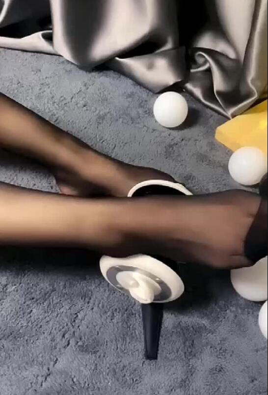 清清睡不醒 ASMR福利黑丝搓耳