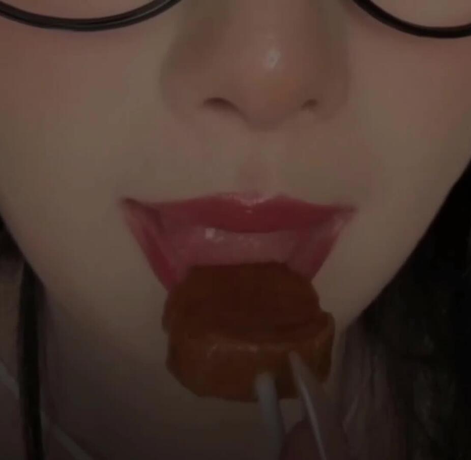 晚安yoyo ASMR 吃糖