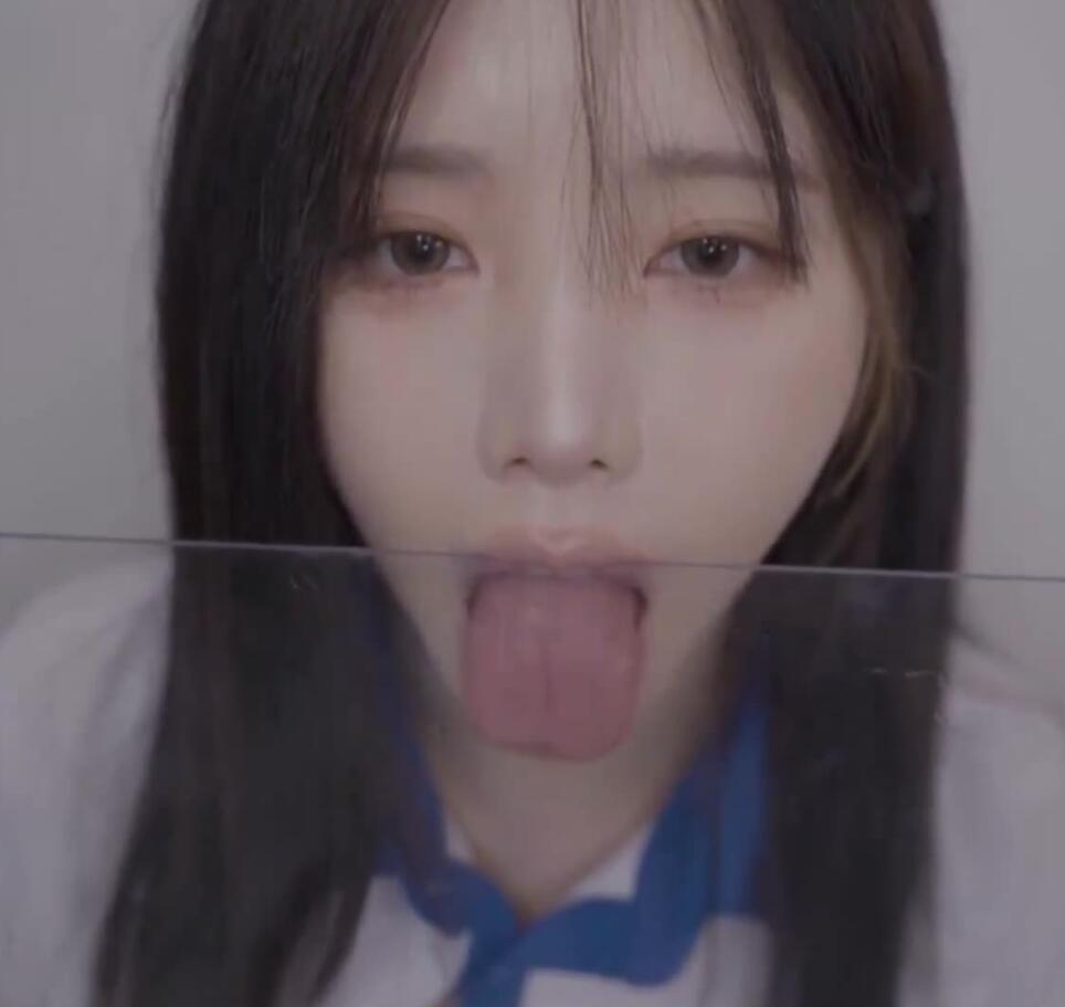 Yoonying+ASMR+俱乐部房间里清理和舔丙烯酸