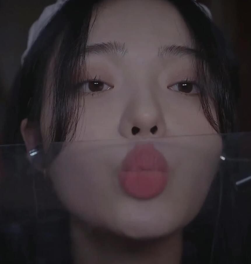 Nareun ASMR福利亲吻玻璃.