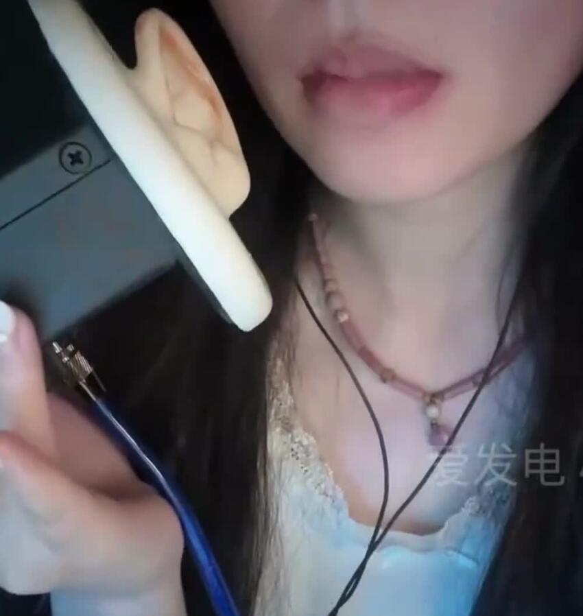 小泡小泡+番茄酱舔耳2v